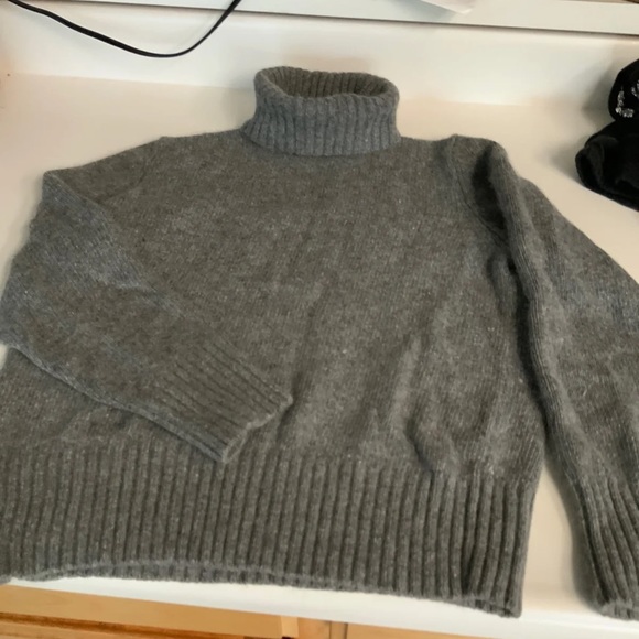 Old Navy Sweaters - Old navy Lambs wool/ angora/cotton sweater